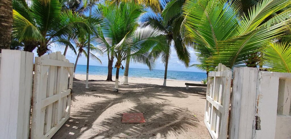 Se renta villa de playa en Tela Atlantida - Coco Cabanas Tela